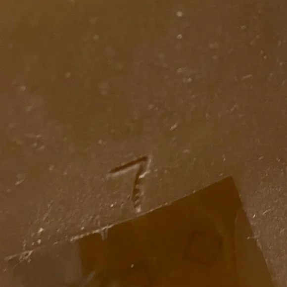 Le Chateau Shoes - Picture 6 of 6